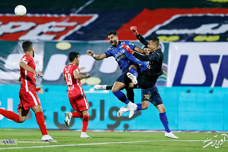 خوشحالی هواداران استقلال و پرسپولیس به خاطر حذف از آسیا!
